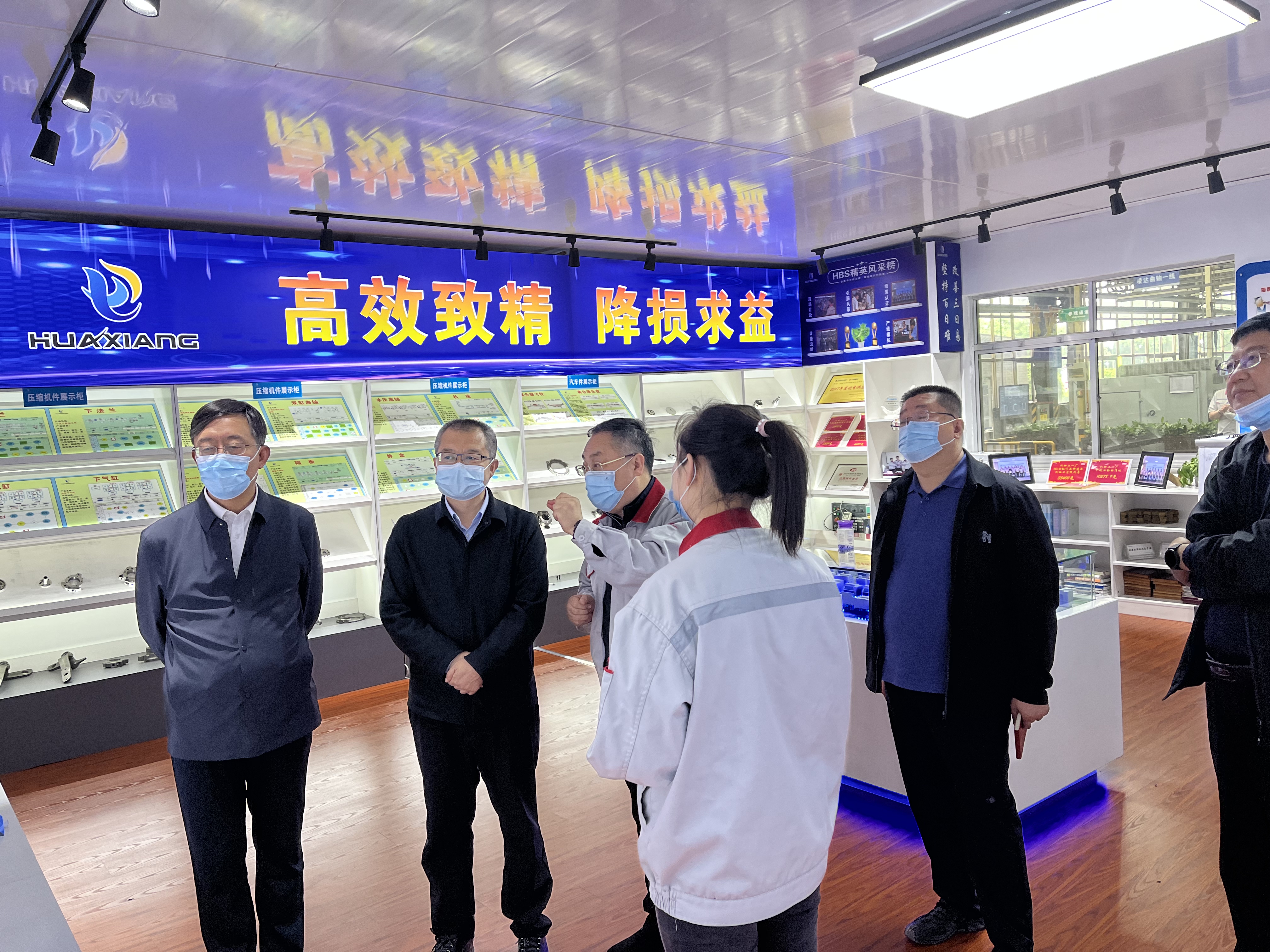 縣委常委、紀委書記、監委主任張朝暉一行來我司就包聯項目進行調研